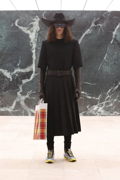 Look 8